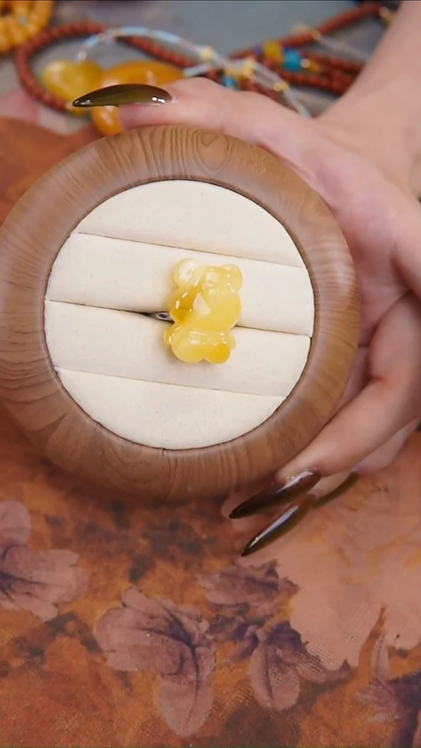 银S925镶嵌琥珀戒指可**-戒指