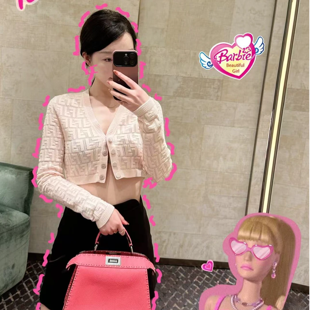 全新未使用 FENDI/芬迪 亿颗潮奢 浅粉色长袖短款针织衫38码 5793
