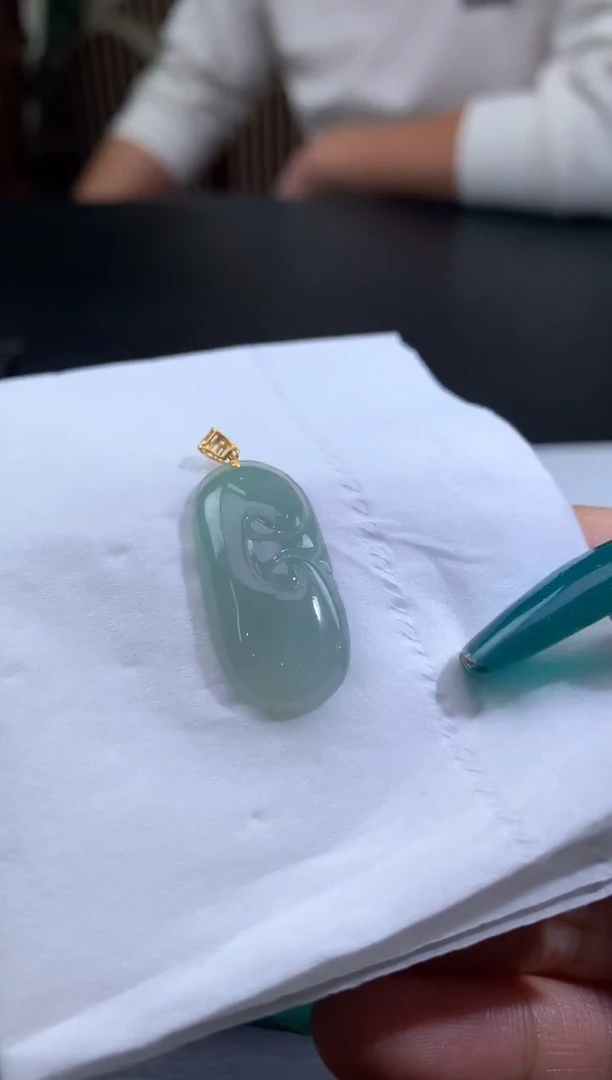 颈饰18K金镶嵌翡翠小*儿翡翠