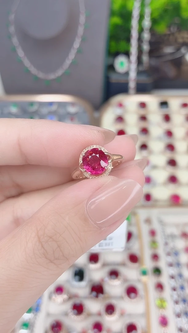 18K金镶嵌碧玺戒指碧玺1.9CT