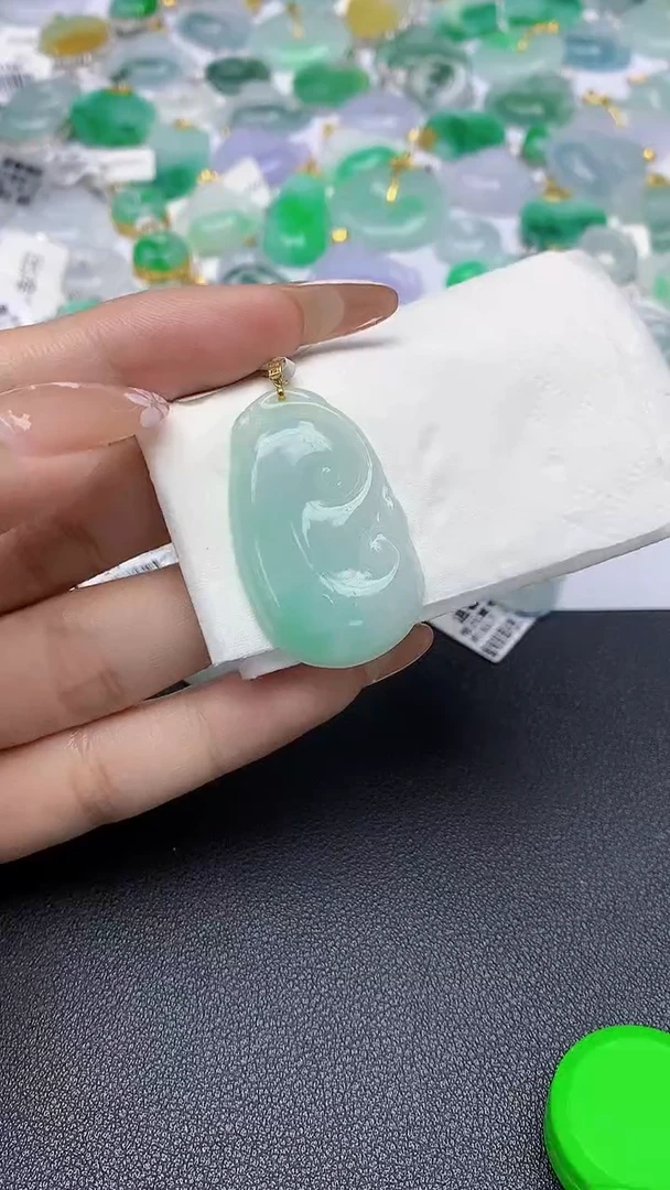 颈饰18K金镶嵌翡翠A货假一赔三支持复检百元上九元证书费自理