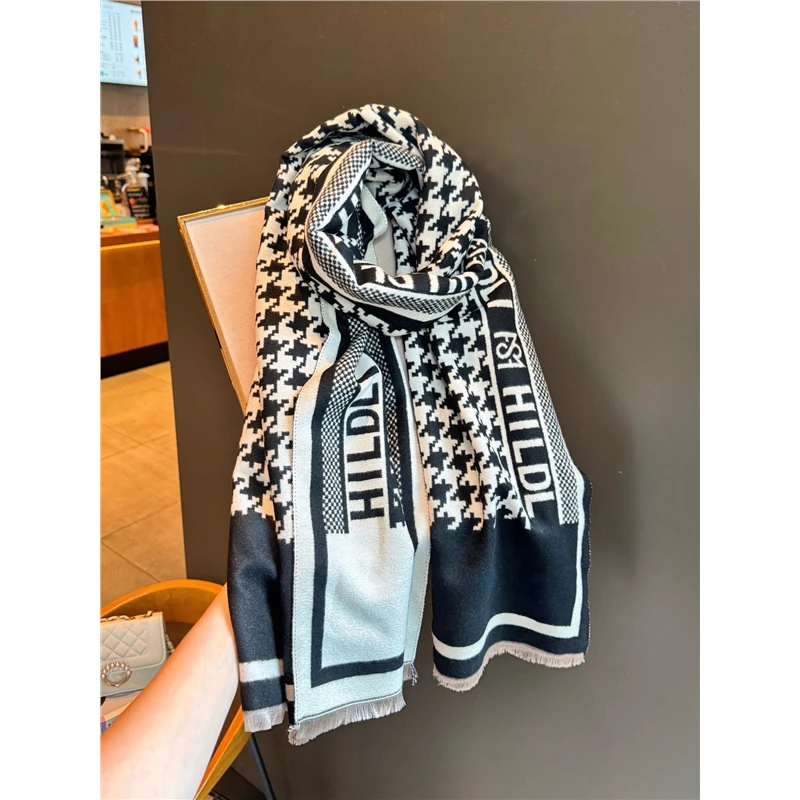 culv新款送礼围巾女秋冬季百搭潮流显白保暖围脖加厚时尚披肩两用