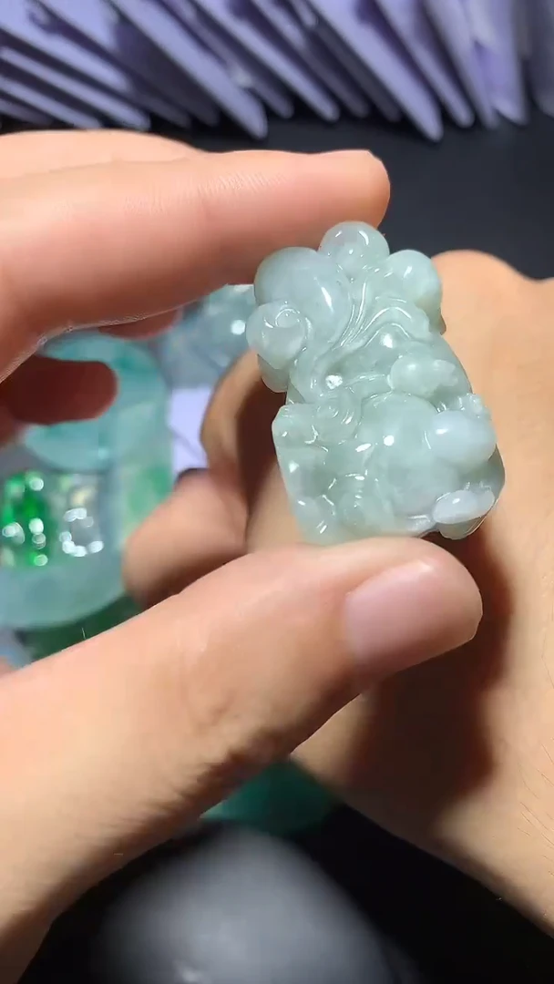 颈饰未镶嵌翡翠有纹有裂介意勿拍9.9