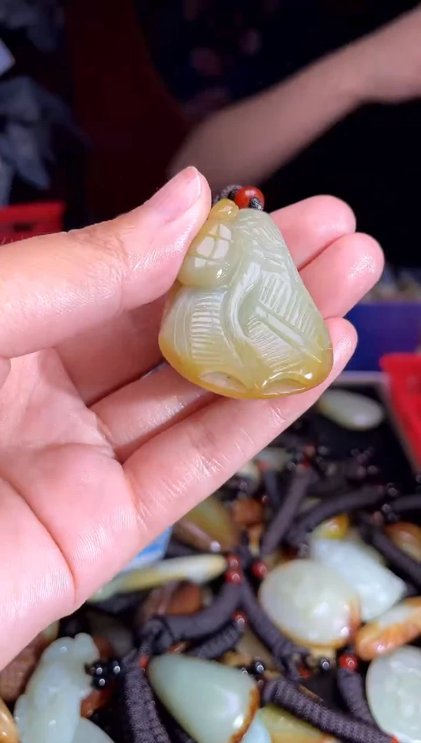 和田玉未镶嵌挂件1