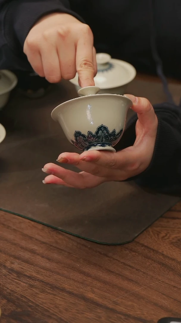 半*南山云泊定白青花蕉叶纹盖碗