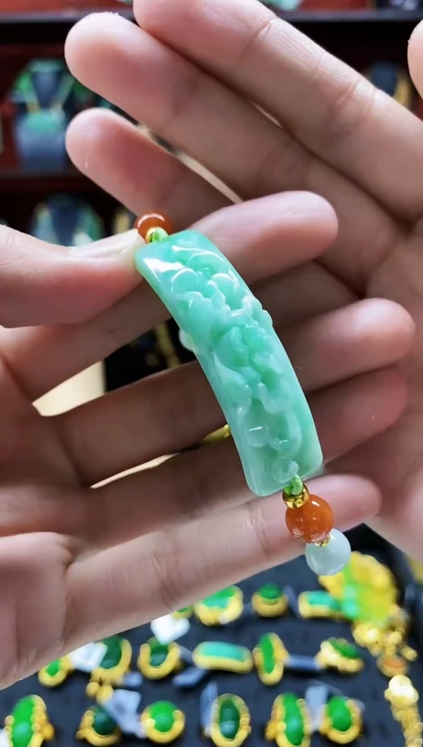 颈饰未镶嵌翡翠手牌