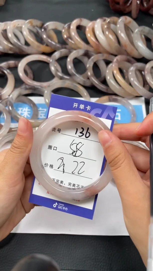 未镶嵌手镯石英质玉136