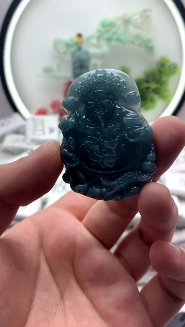 翡翠未镶嵌颈饰财神【品质一般介意慎拍】
