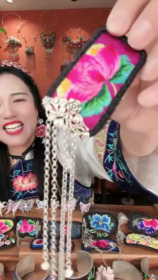 非遗手工刺绣饰品掰掰夹02