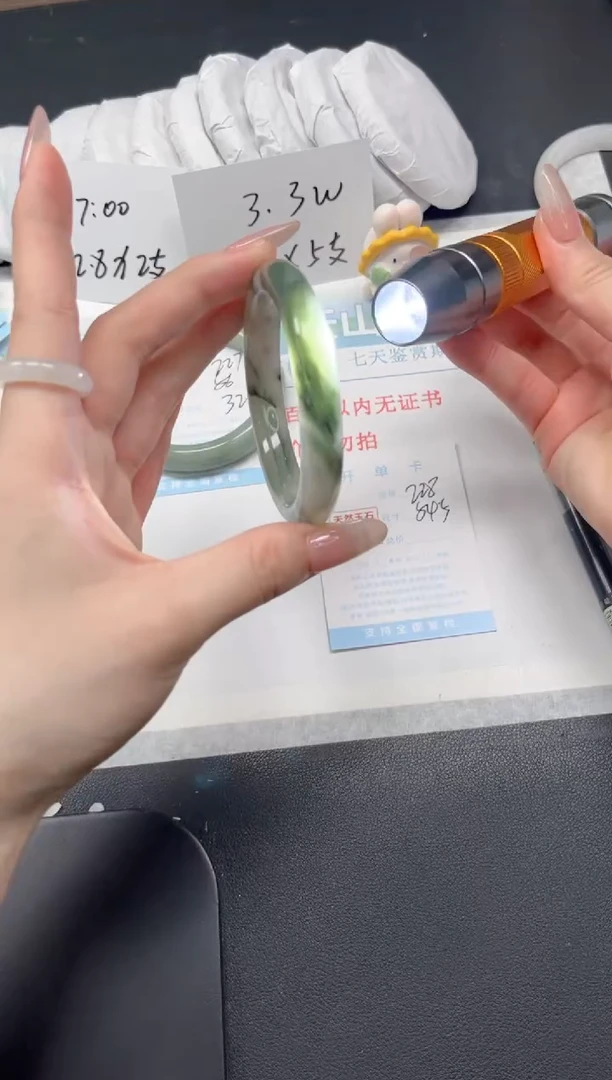 【闪购商品】石英质玉手镯未镶嵌228-54.5
