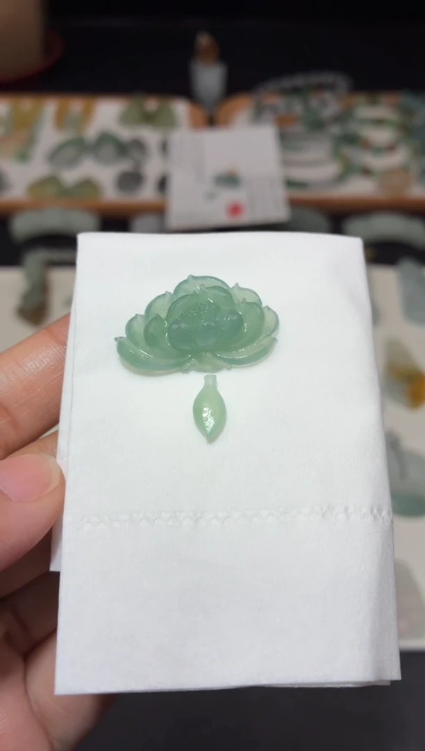 定制翡翠未镶嵌花朵