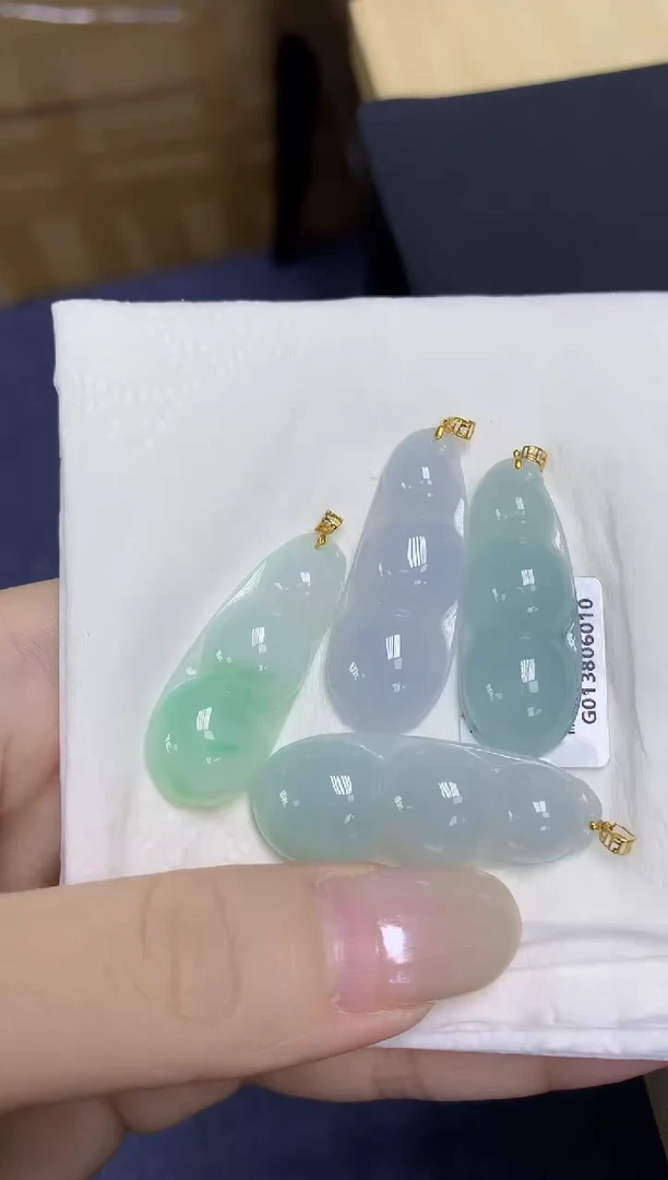 翡翠18K金镶嵌颈饰天然缅甸翡翠A货多样性发其一