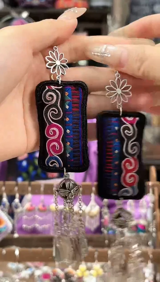 织绣民族风非遗老绣饰品719