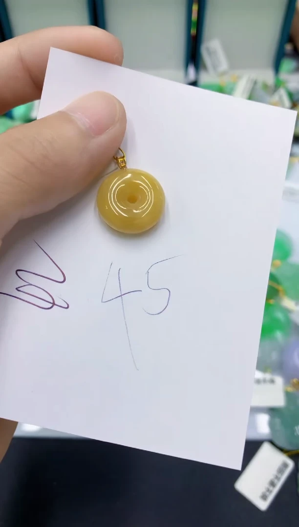 翡翠18K金镶嵌颈饰翡翠
