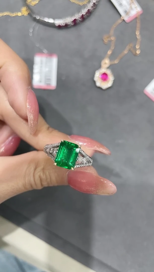 戒指18K金镶嵌祖母绿戒指