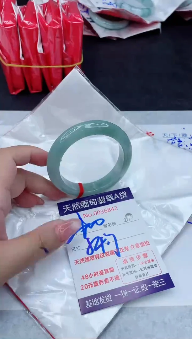 翡翠手镯未镶嵌400.000000