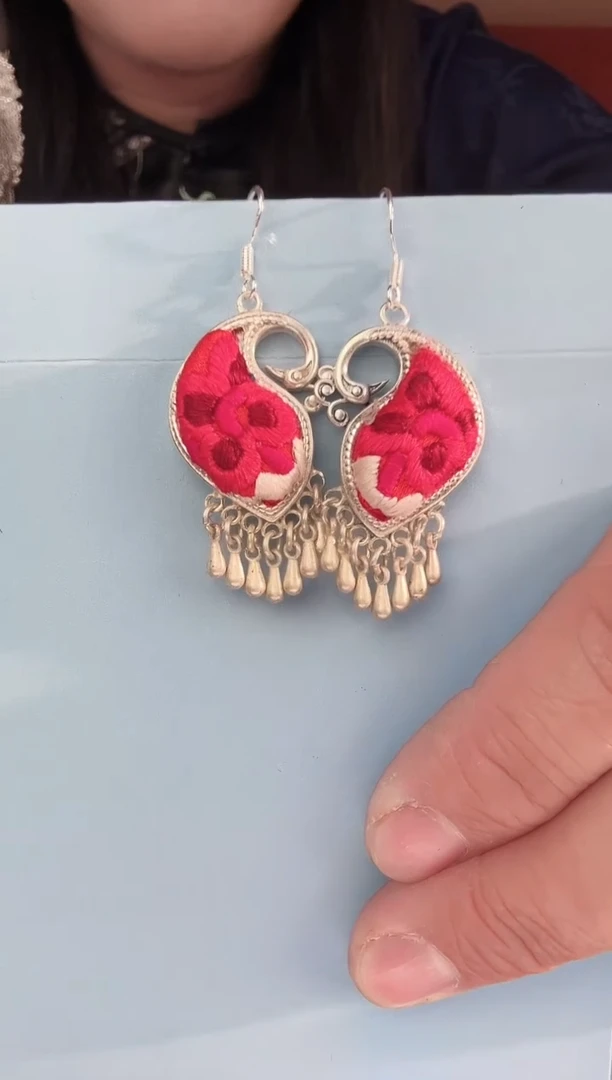 织绣非遗手工苗银苗绣饰品58