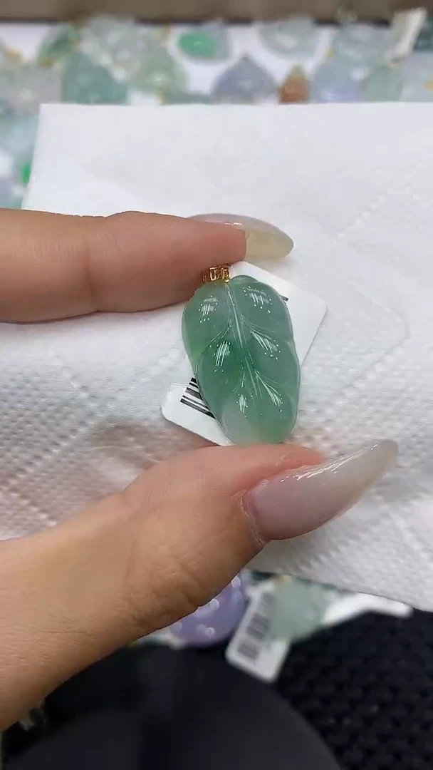 颈饰18K金镶嵌翡翠111111111111