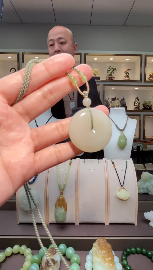 颈饰未镶嵌和田玉苏