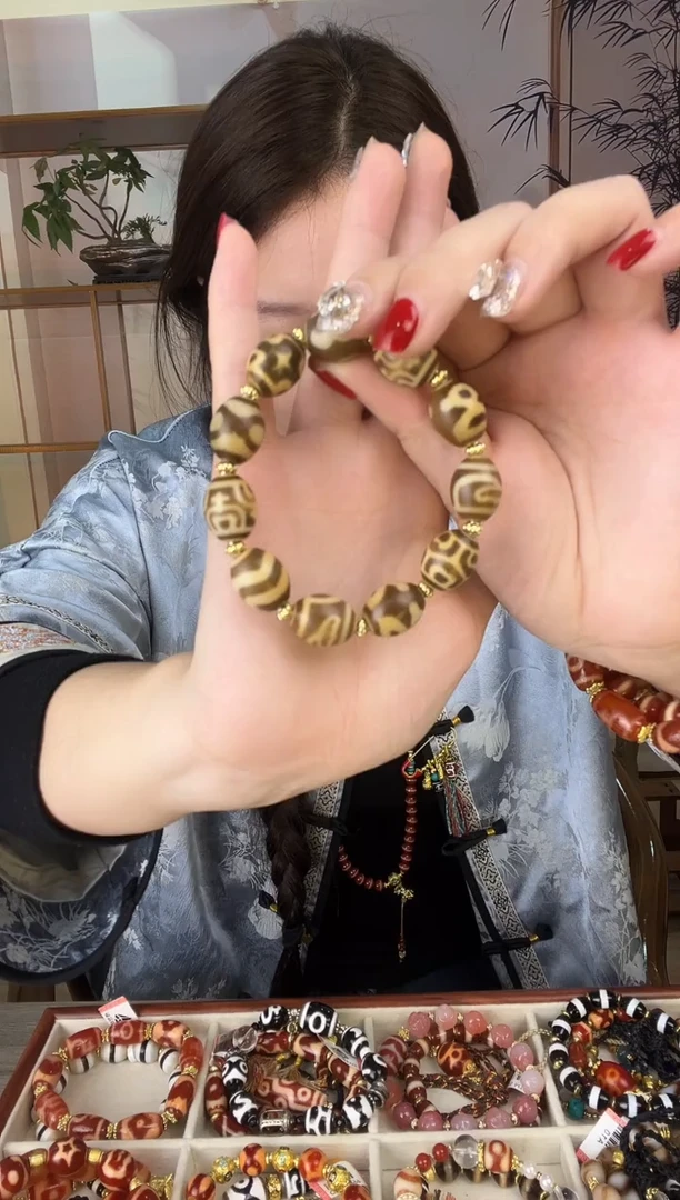 玛瑙/玉髓（覆膜）颈饰未镶嵌传世珠宝