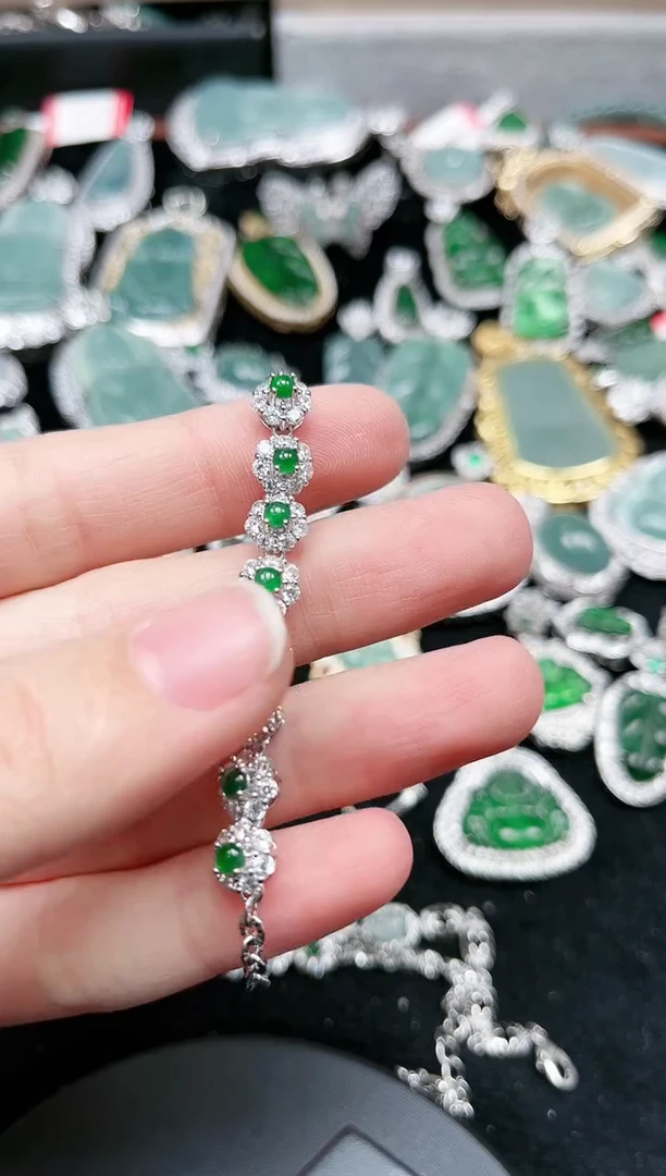 【闪购商品】翡翠颈饰未镶嵌860赠皮绳