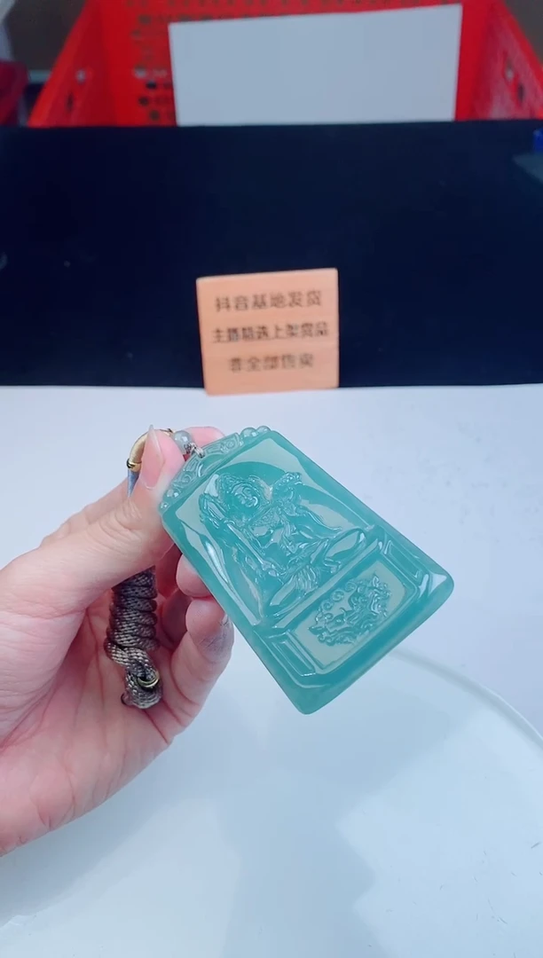 颈饰未镶嵌翡翠   ·