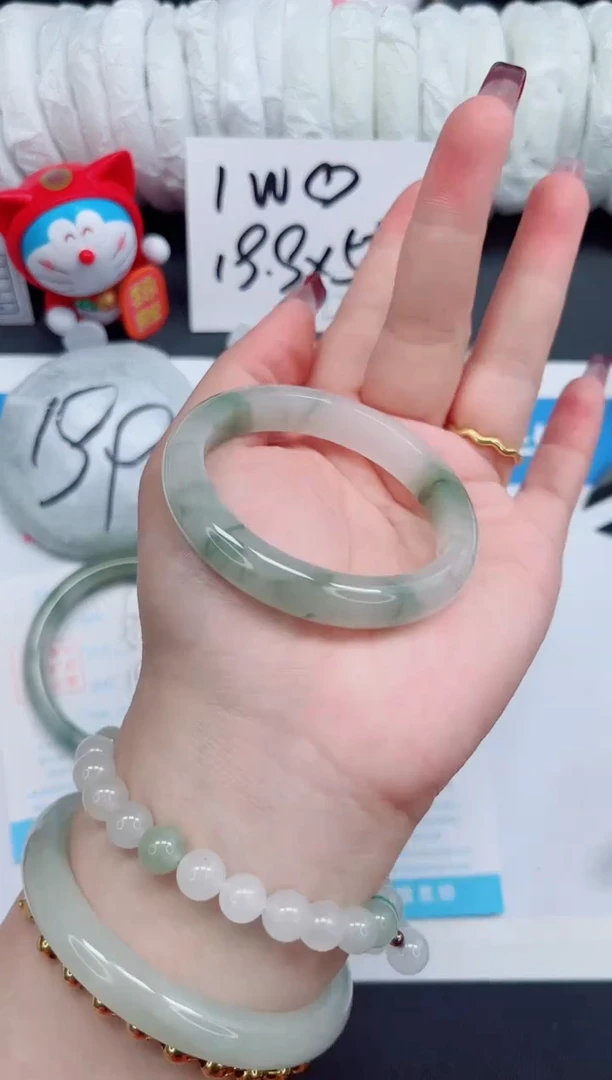 【闪购商品】石英质玉手镯未镶嵌68