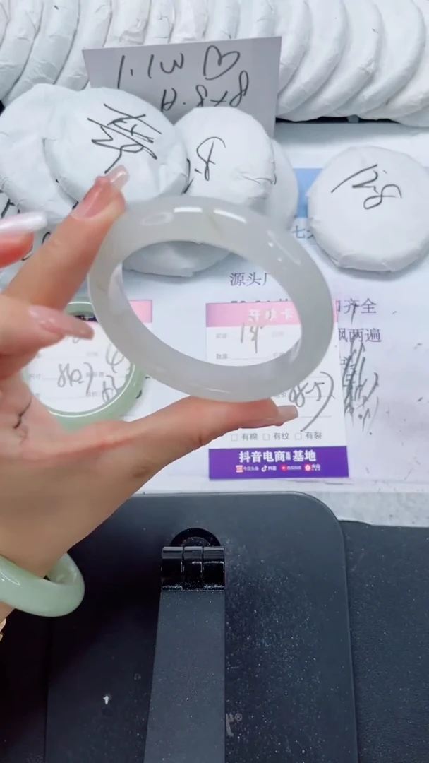 未镶嵌手镯石英质玉139-56