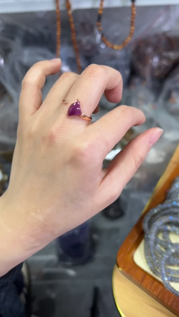 【闪购商品】红宝石戒指银S925镶嵌红宝石三角形银戒指[3783]