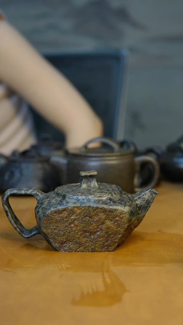 C****m甘之如饴冰碛岩豹纹原皮手凿壶