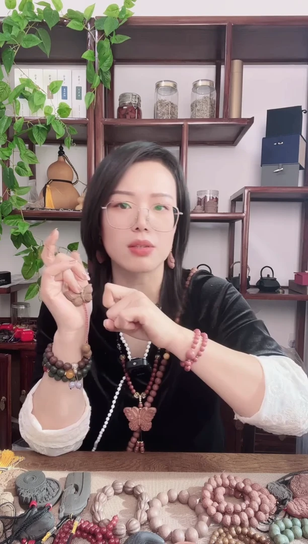 珠串茉莉香方的手机链