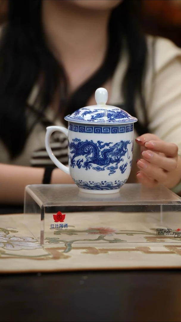 1头釉中青花双龙戏珠单杯