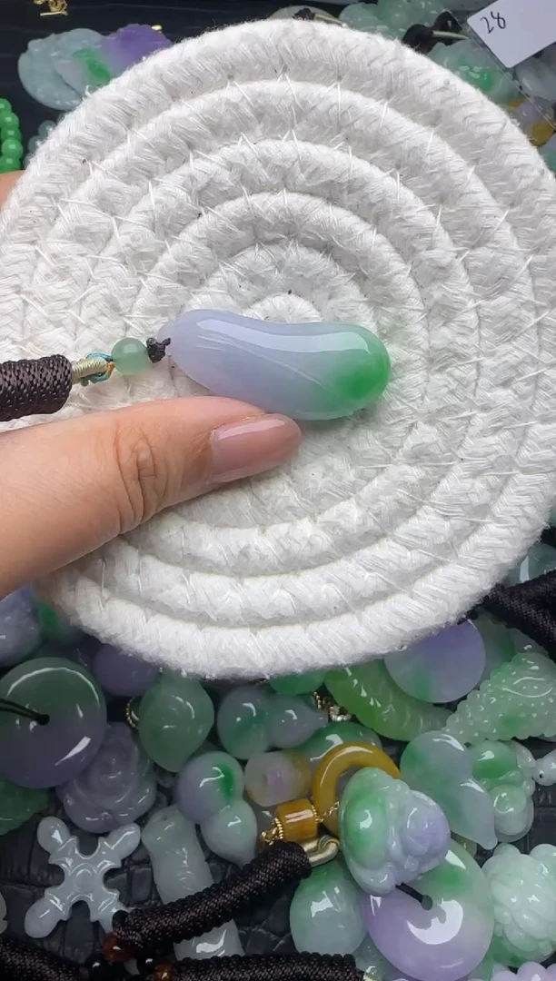 颈饰未镶嵌翡翠缅甸翡翠吊坠