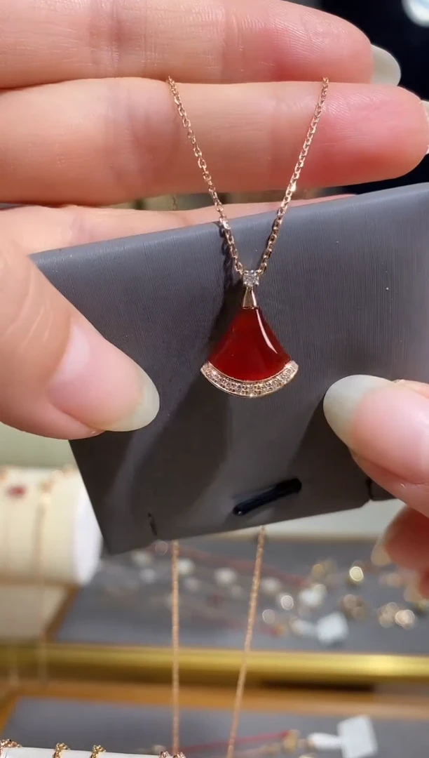 项链18K金镶嵌钻石项链