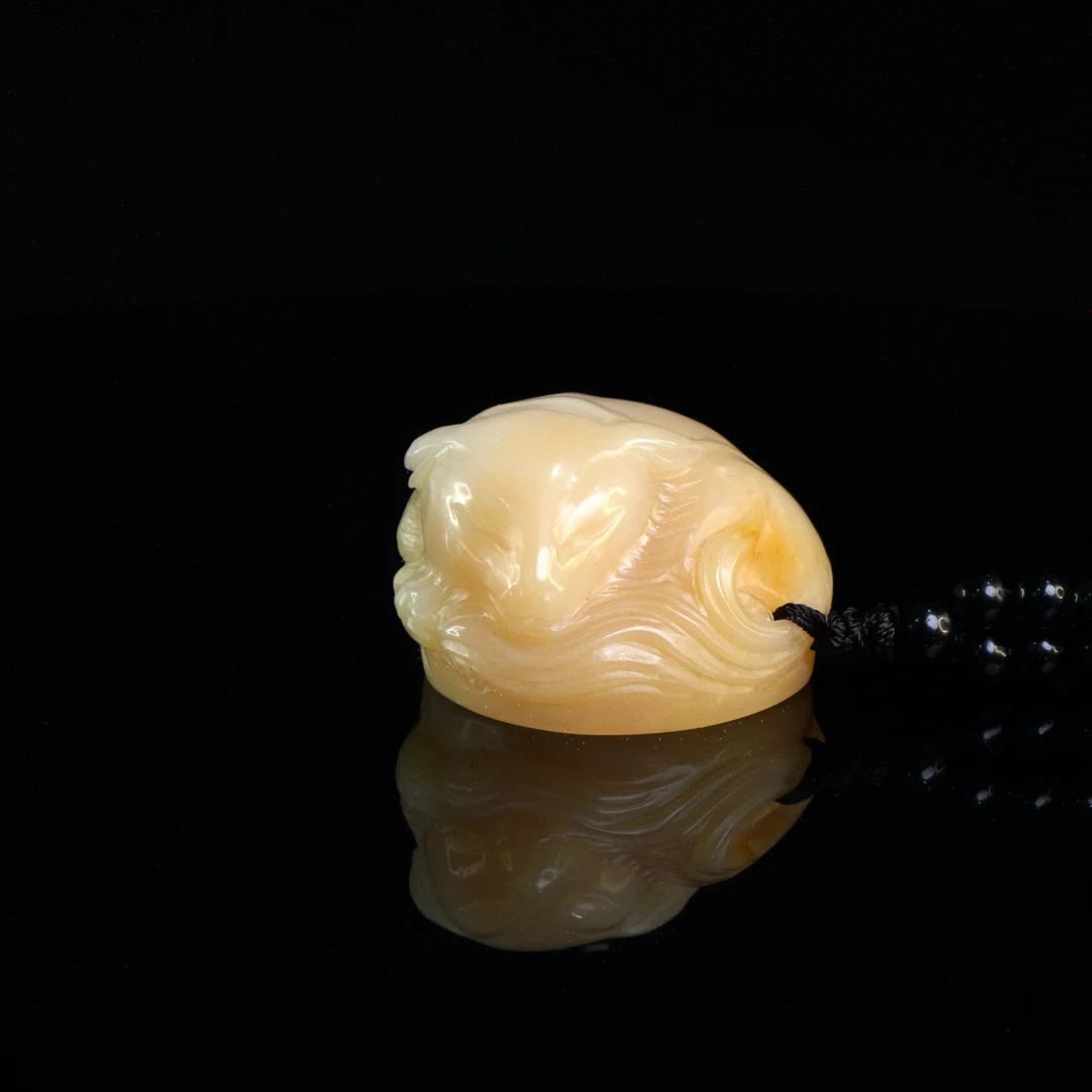 Lot.2.寿山石善伯洞青山奇兽手把件87.6克3.8x4.4x2.8cm