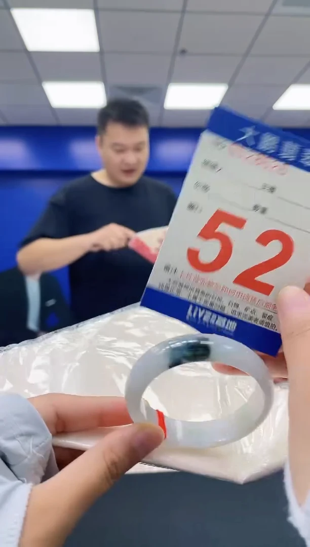 翡翠手镯未镶嵌AAAAAAAA