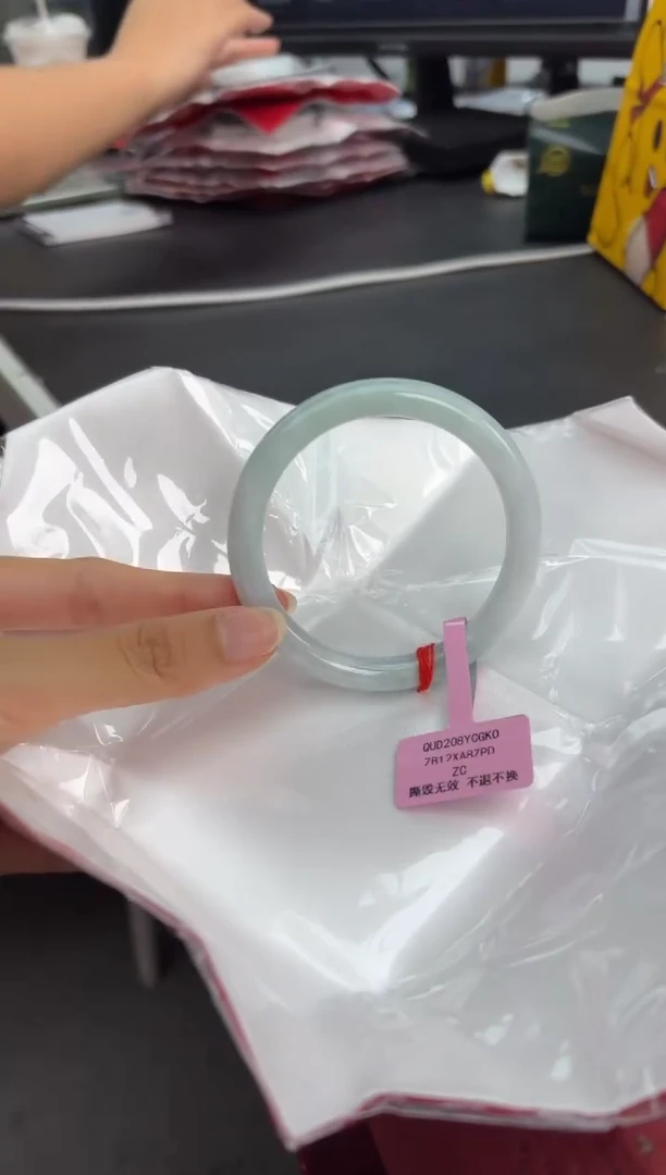 未镶嵌手镯（圆镯）翡翠翡翠手镯7
