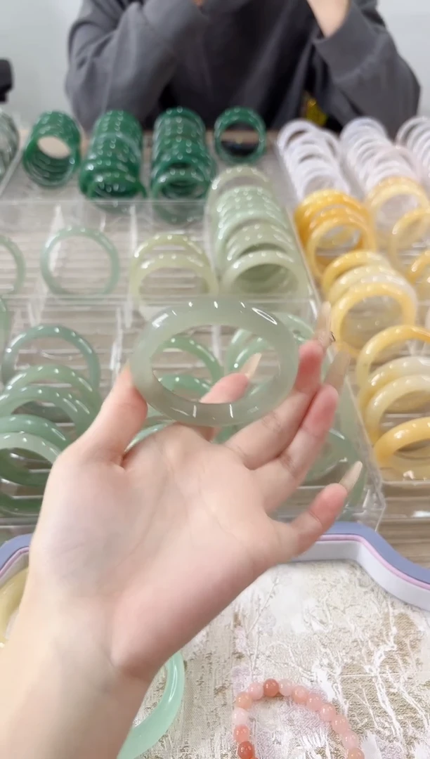 未镶嵌手镯石英质玉100-55D