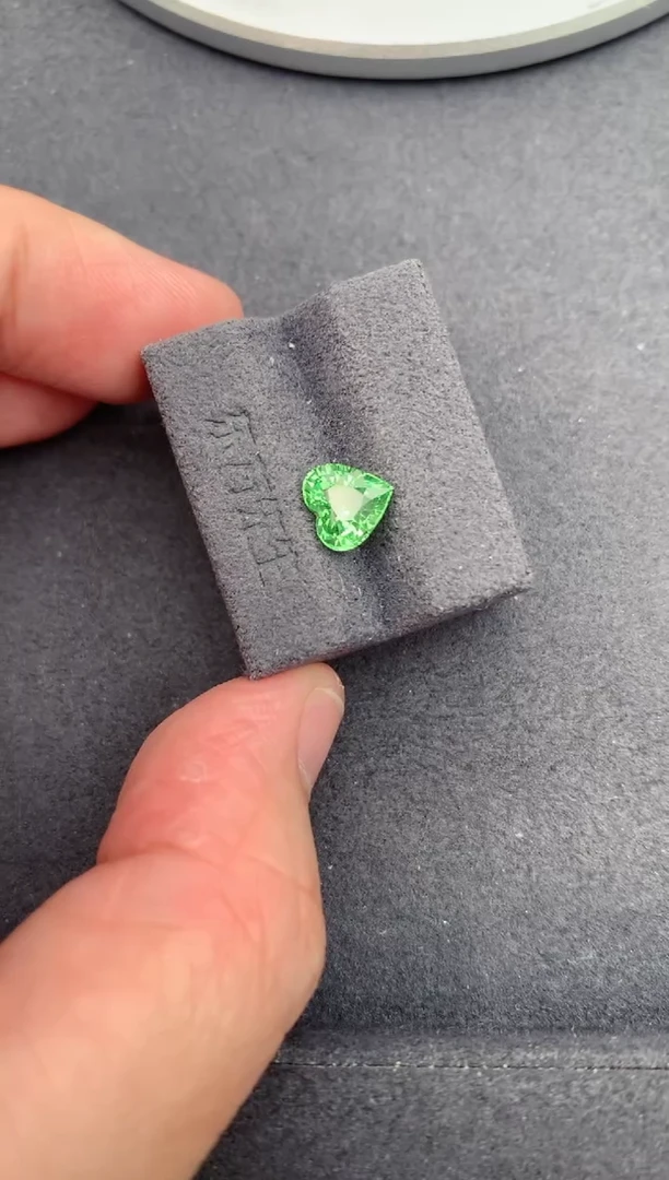 未镶嵌裸石石榴石（沙弗莱）1.5ct 沙弗莱定制 BA