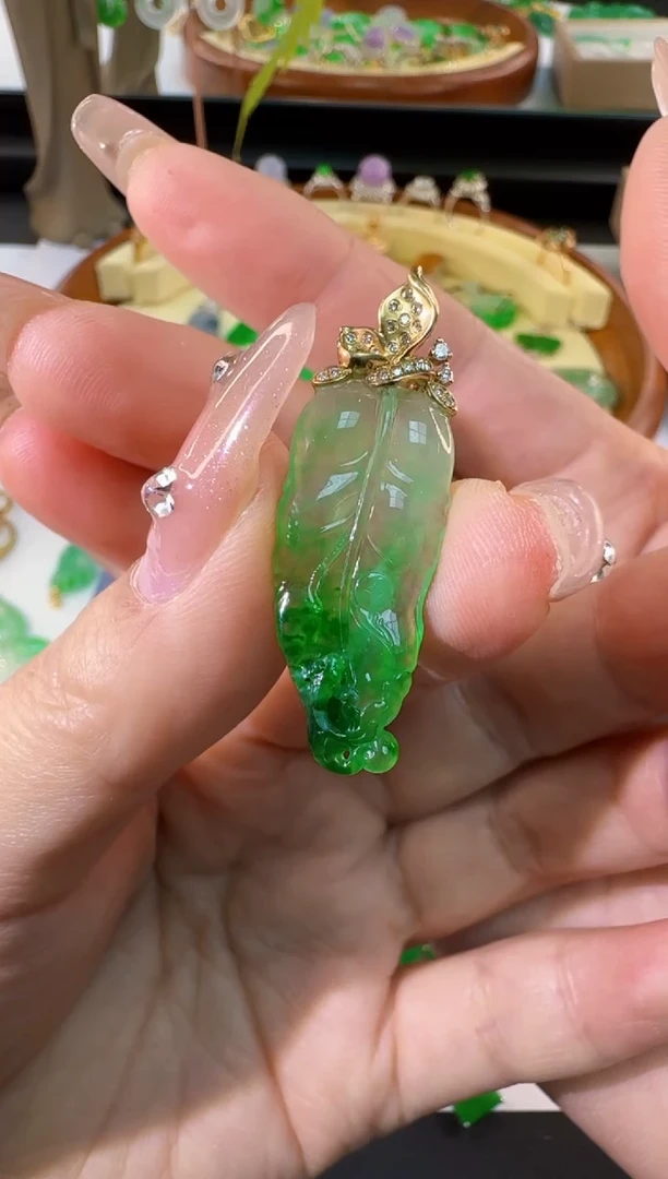【闪购商品】翡翠颈饰18K金镶嵌缅甸A货翡翠叶子吊坠