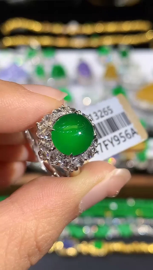 18K金镶嵌戒指翡翠CY多样性发其一