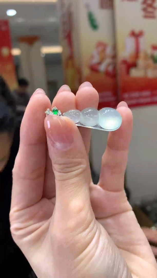 颈饰18K金镶嵌翡翠|不退不换