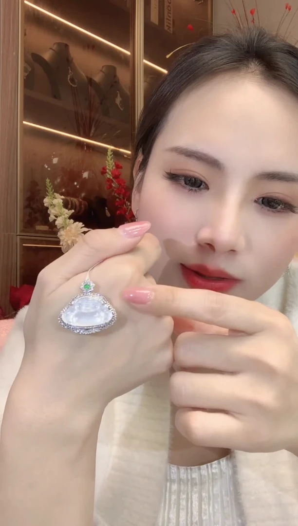 【闪购商品】翡翠吊坠(不含链)18K金镶嵌D30