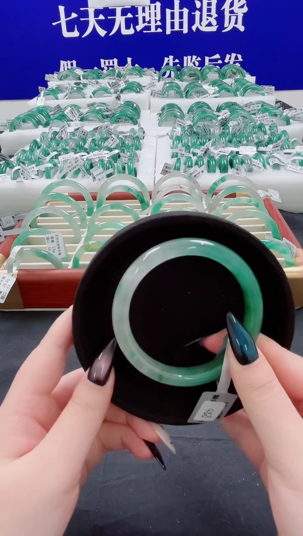 未镶嵌手镯石英质玉（非洲翠）圈口61