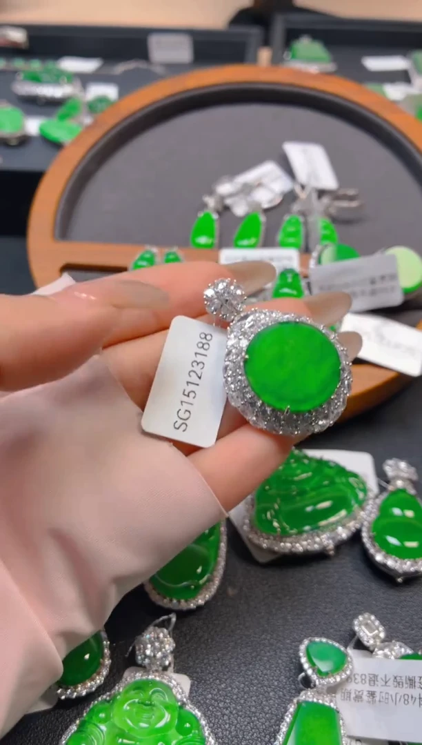 银S925镶嵌翡翠耳饰1