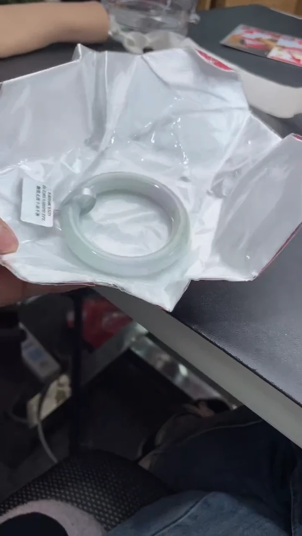 【闪购商品】翡翠手镯未镶嵌40翡翠手镯（微瑕）