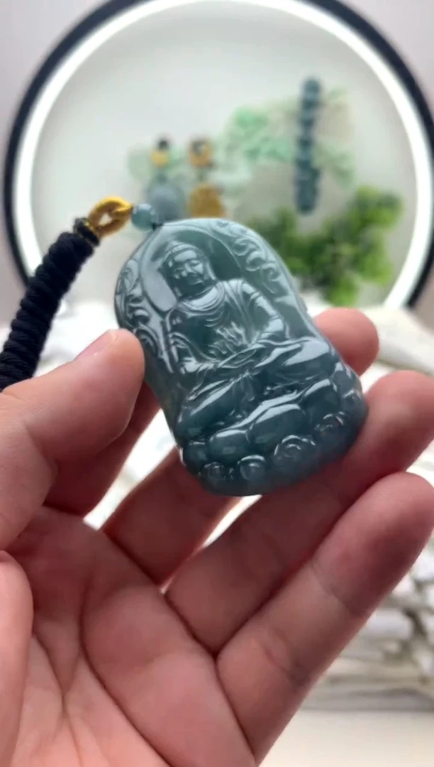 颈饰未镶嵌翡翠大日如来