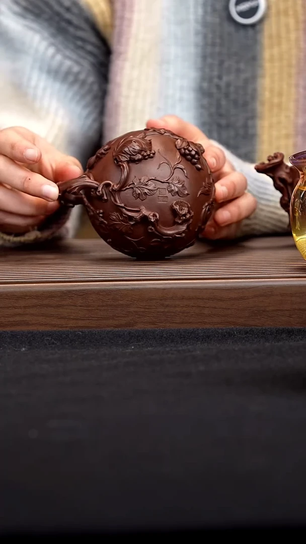 【闪购商品】堂主全手亲工松鼠葡萄杯 一物见春