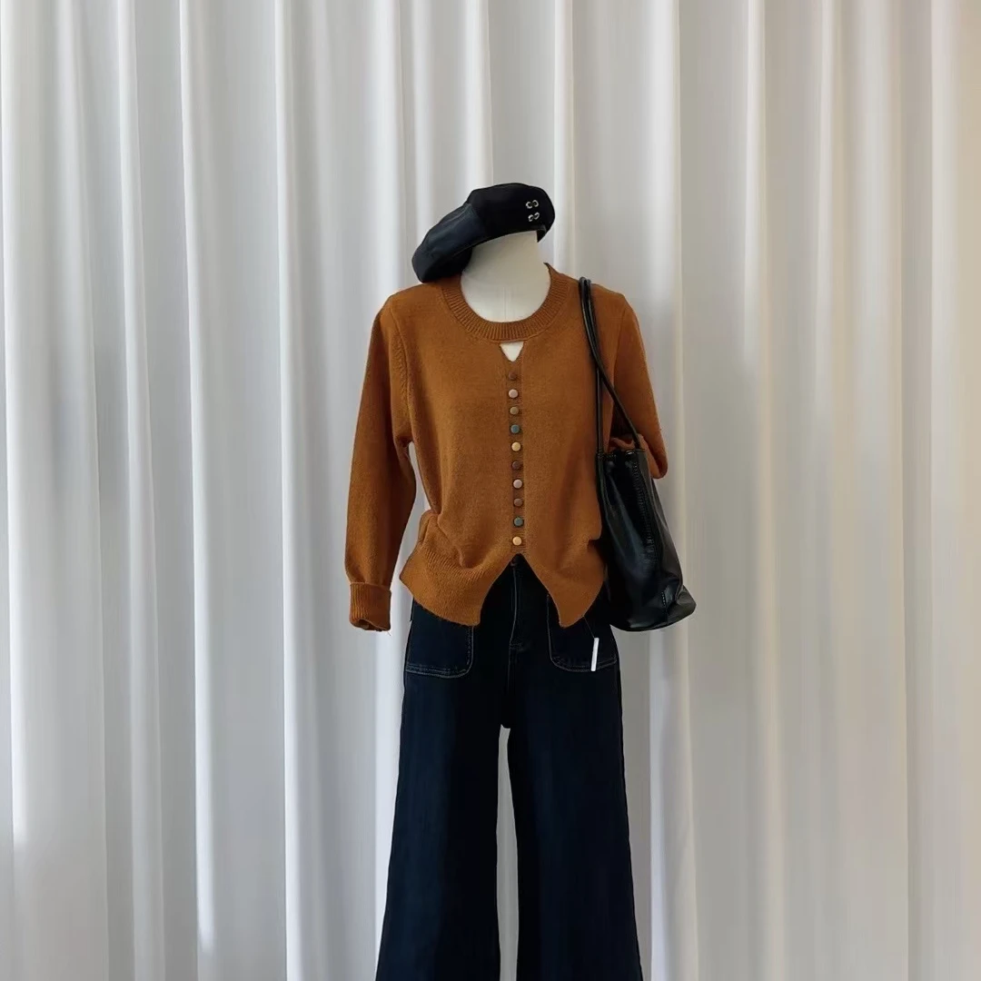 【七彩扣】独特别致彩色纽扣镂空长袖打底针织衫-1234