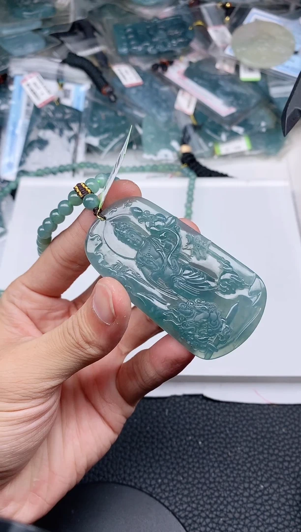 颈饰未镶嵌翡翠
